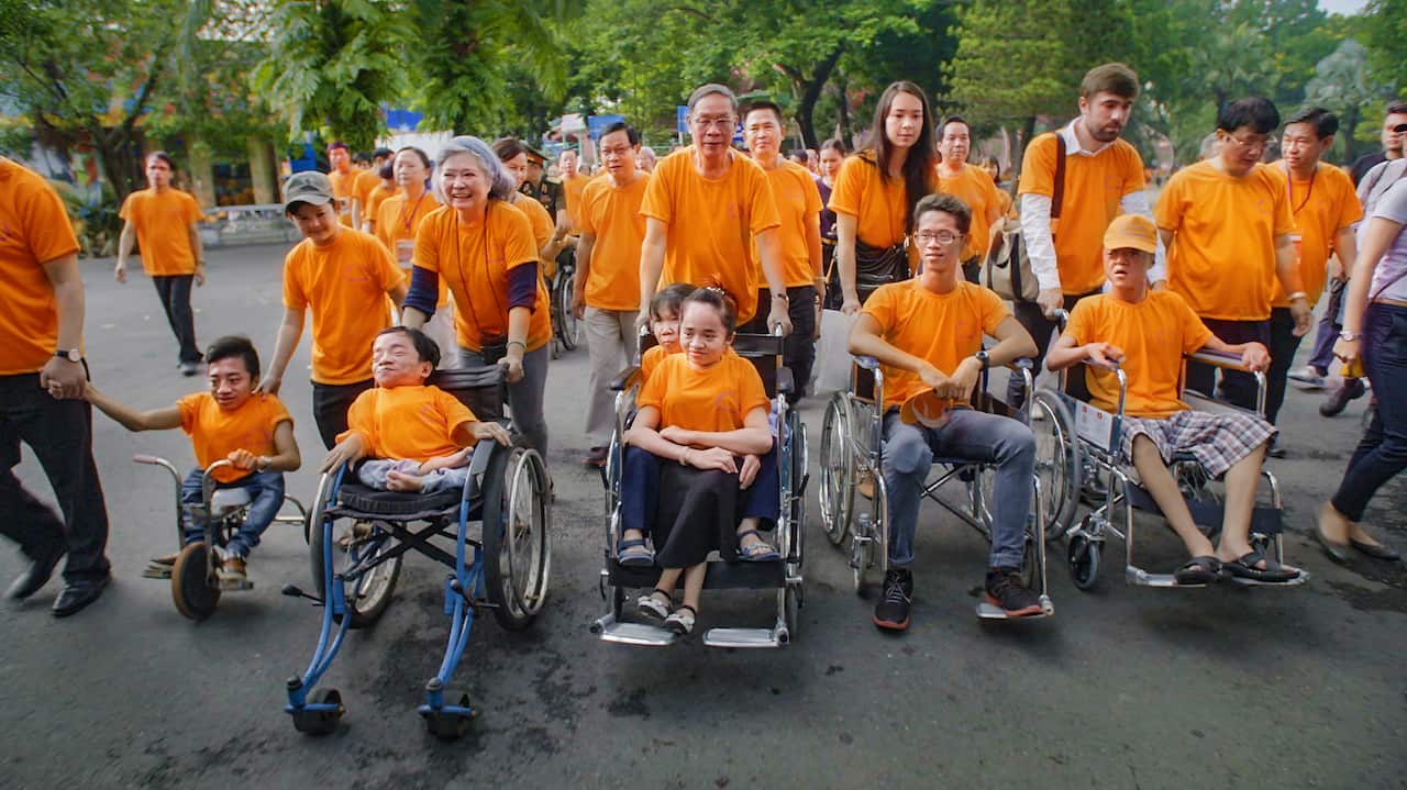 Tran To Nga and her supporters protest.