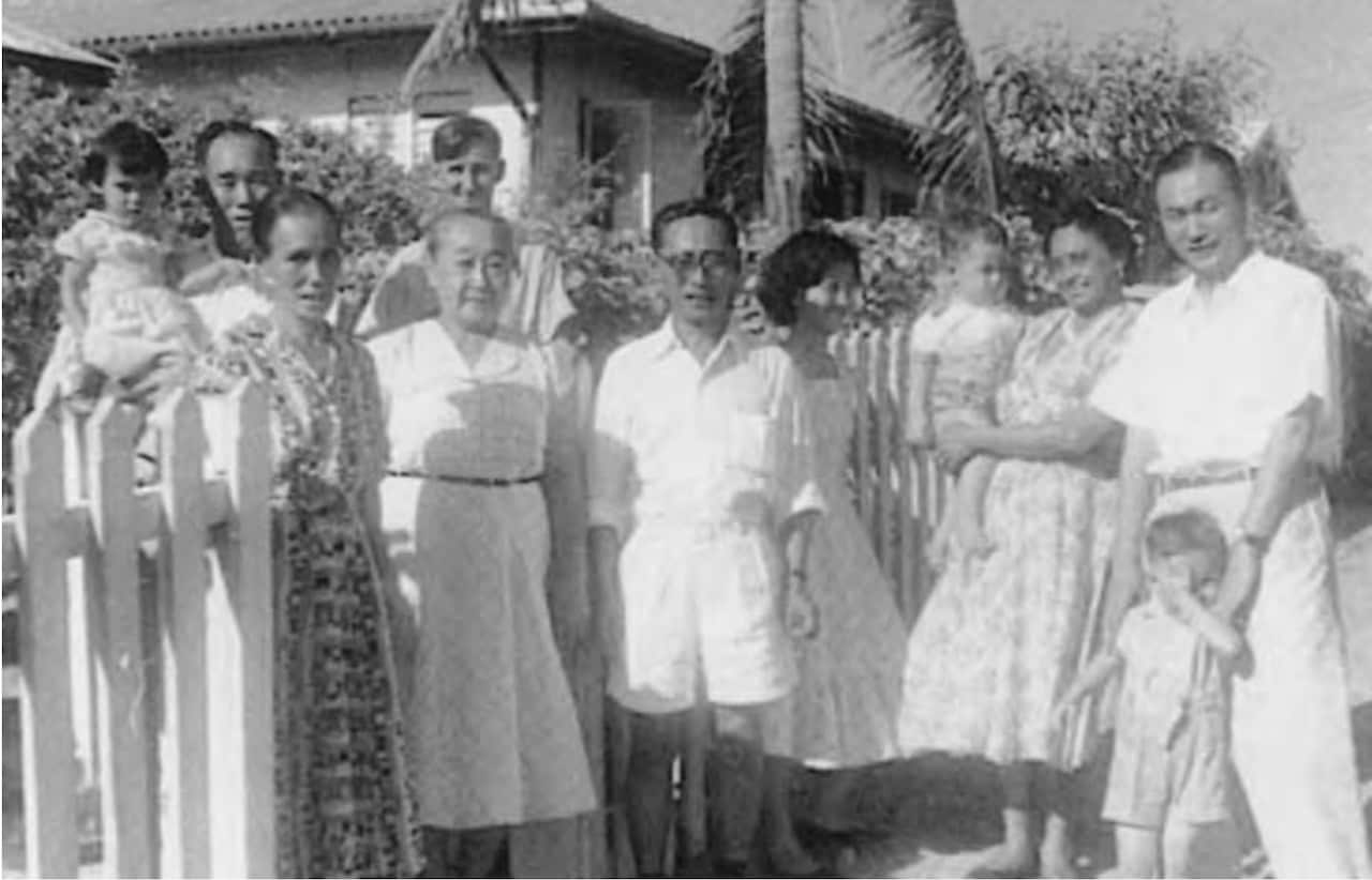 Chiomi (L) with father Tommy and Japanese community after WW2 on Thursday Island.