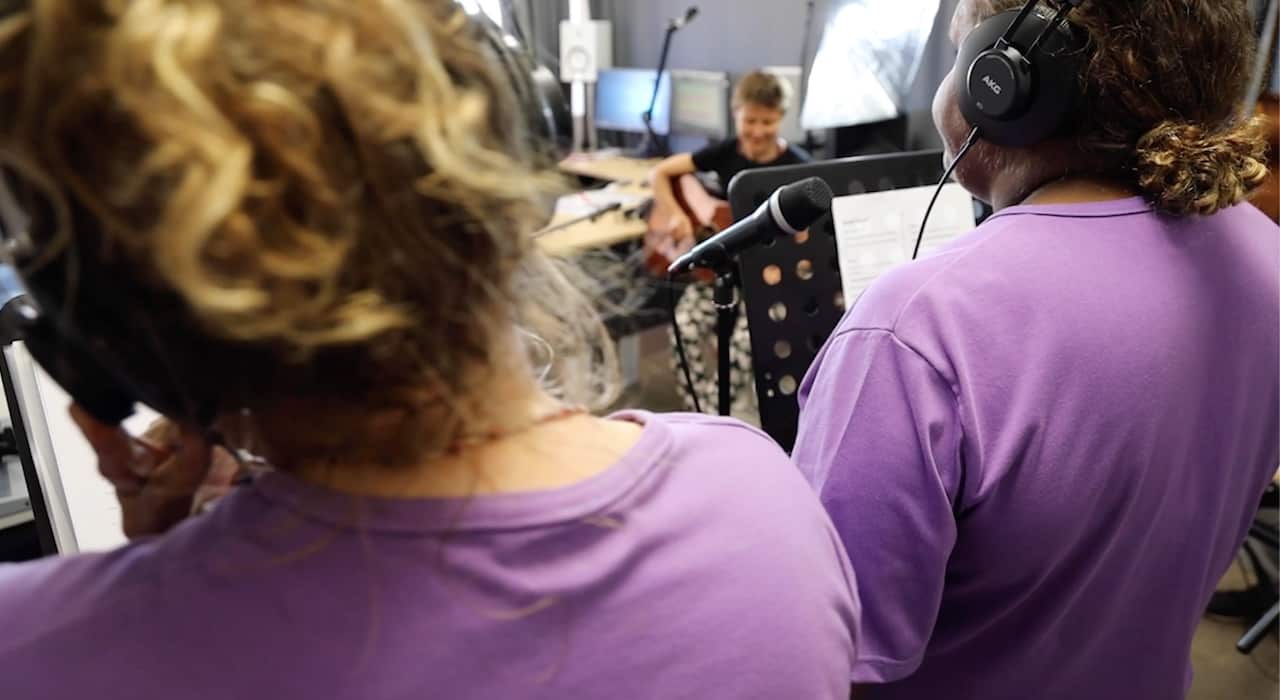 A group of female prisoners have teamed up with Midnight Oil to perform songs in traditional language 