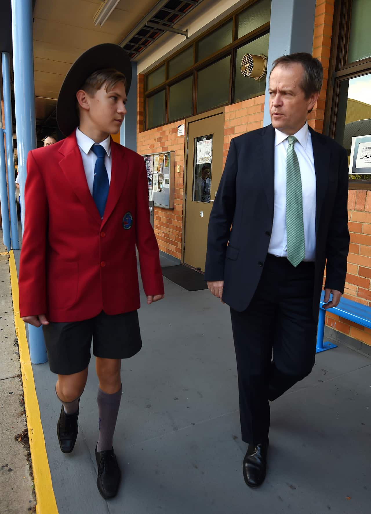 Sides eyes: Labor leader Bill Shorten visits a Brisbane school on Friday.