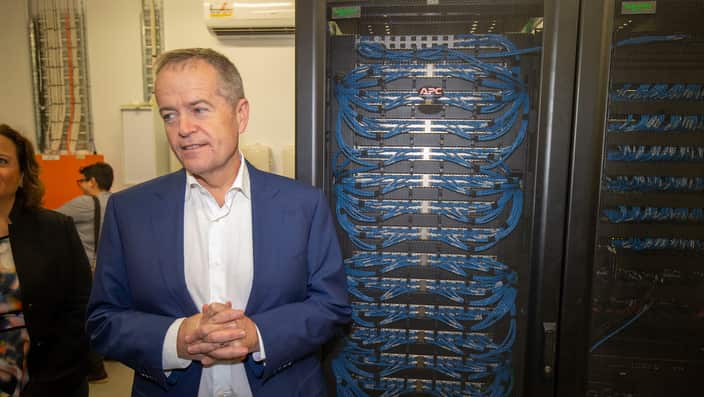 Bill Shorten visits the Morayfield Health Hub in Brisbane. 