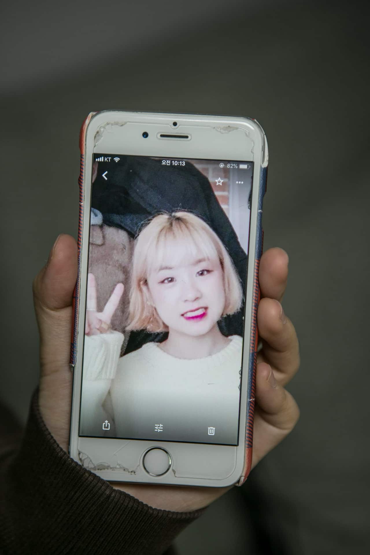 Ms Cha in an older photo from before she joined the 'Escape the Corset' movement.