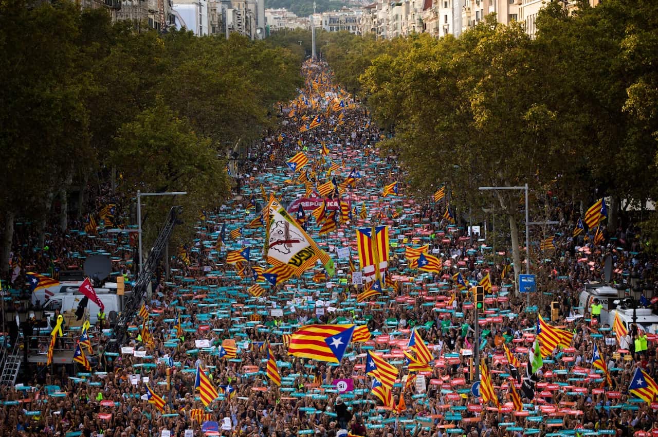 Demonstrators take part at a protest against the National Court's decision to imprison civil society leaders, in Barcelona, Spain, Saturday, Oct. 21, 2017 (AAP)