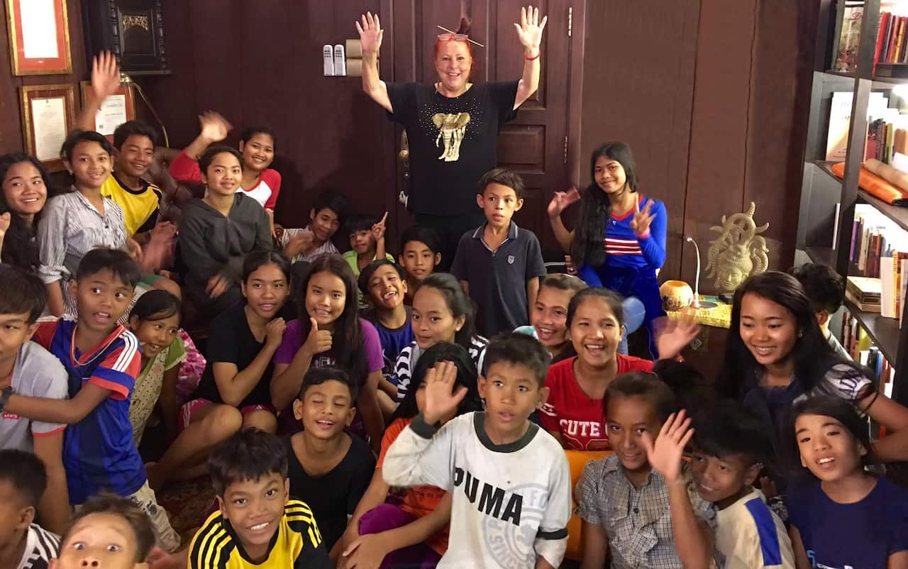 Geraldine Cox and the Sunrise Cambodia kids 