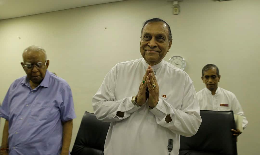 Sri Lanka's speaker of the parliament Karu Jayasuriya urged civil servants to defy the president's orders.