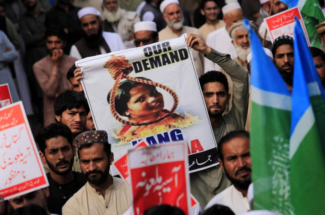 Supporters of Islamic political party Jamiat Ulma-e-Islam-F protesting over the Supreme Court acquittal of Asia Bibi (AAP)