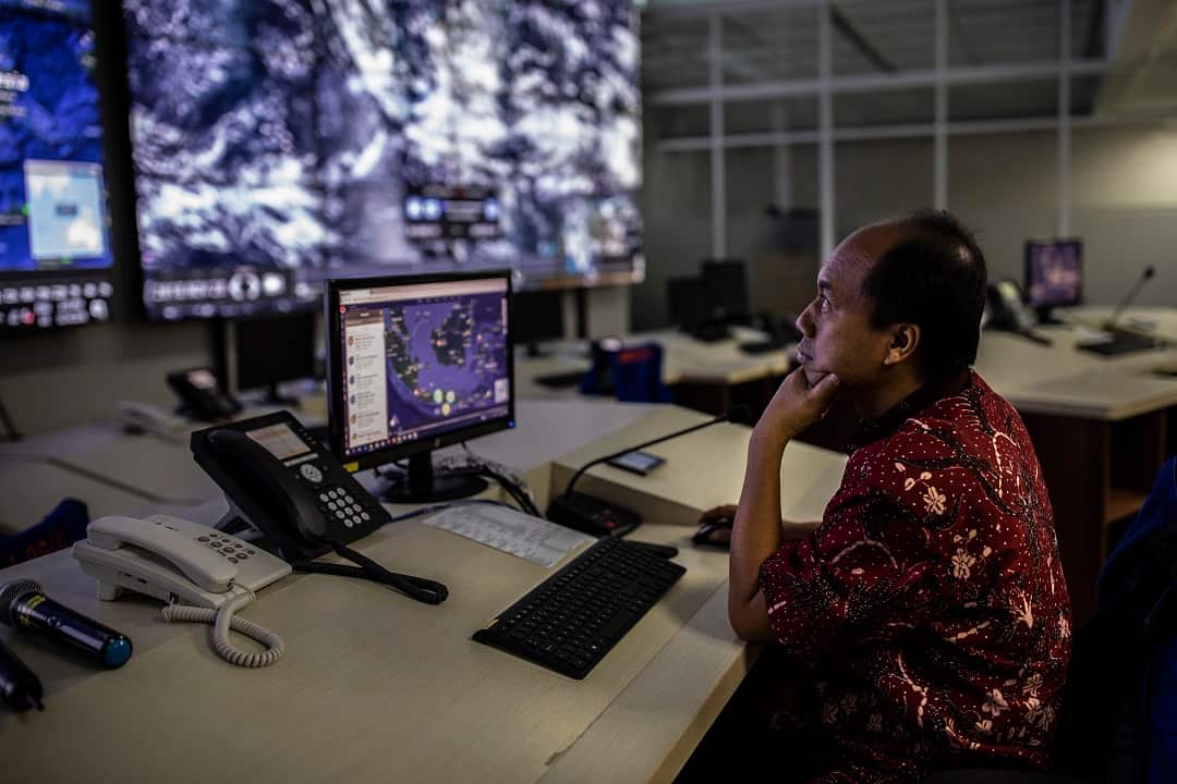 Sutopo has kept the public informed about earthquakes, landslides and tsunamis while being treated for Stage 4 lung cancer. 