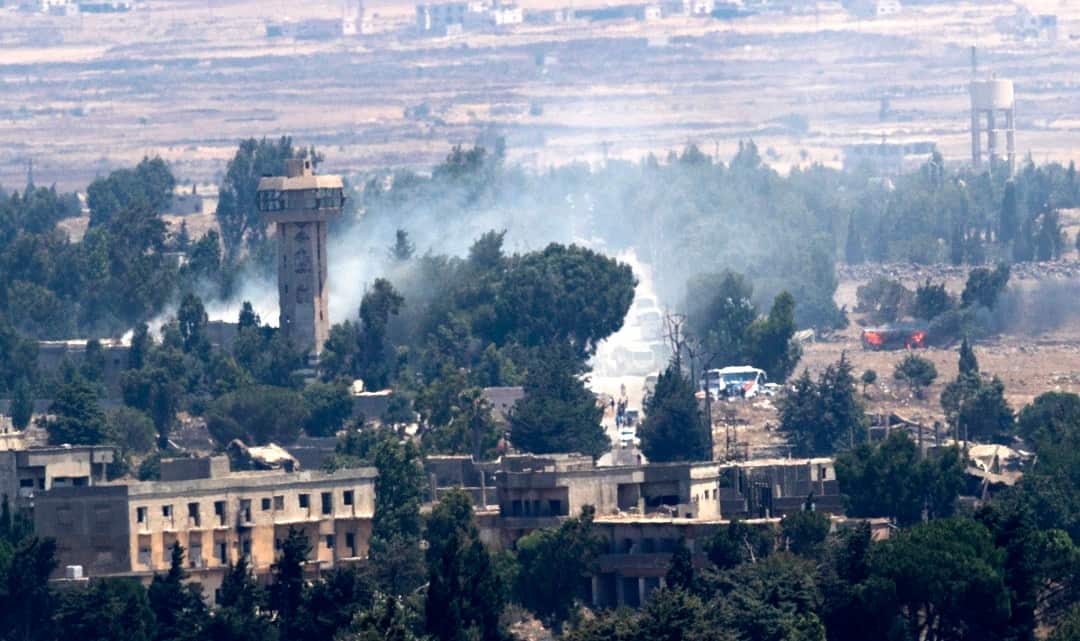 Syrian rebels allegedly burned buildings they used in the city of Quneitra and detonate their ammunitions before fleeing to Idlib in the north. 