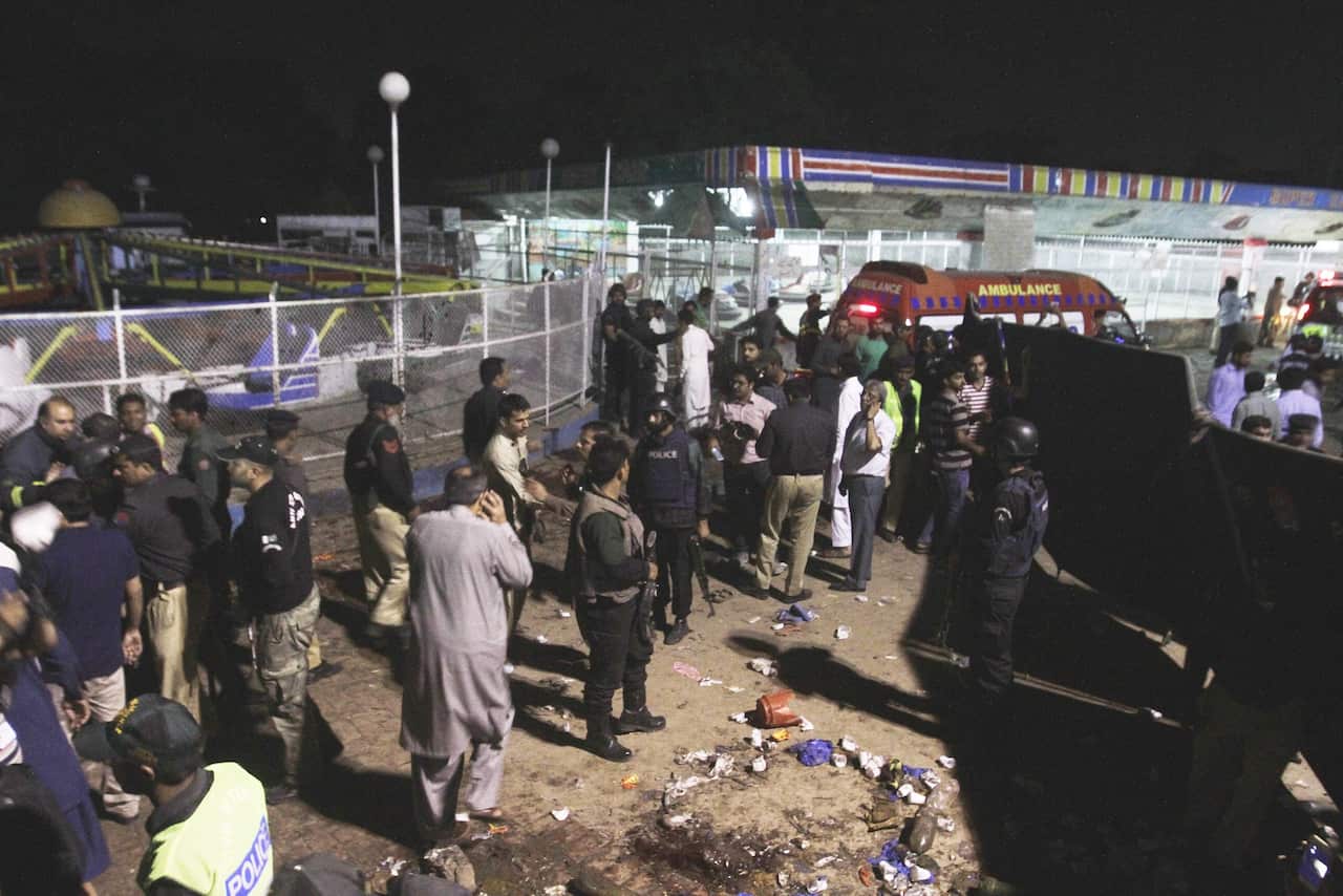Pakistani security officials inspect the scene of a suicide bomb attack in Lahore, Pakistan (AAP)