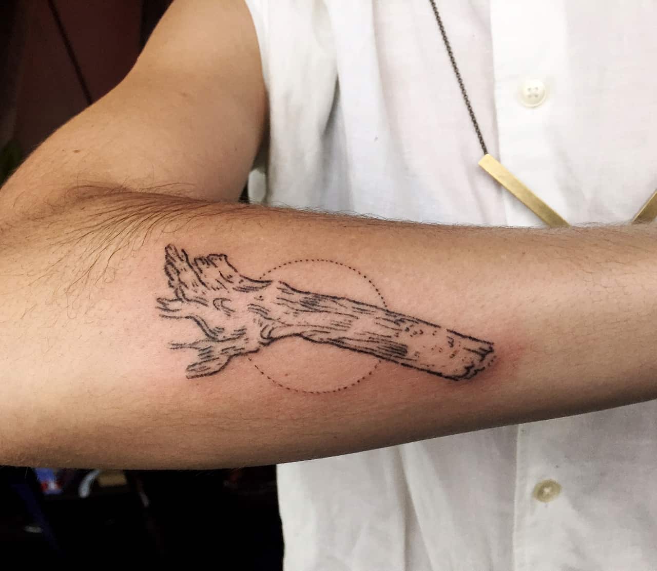 An example of a stick and poke tattoo. MUST CREDIT: @ruffenough