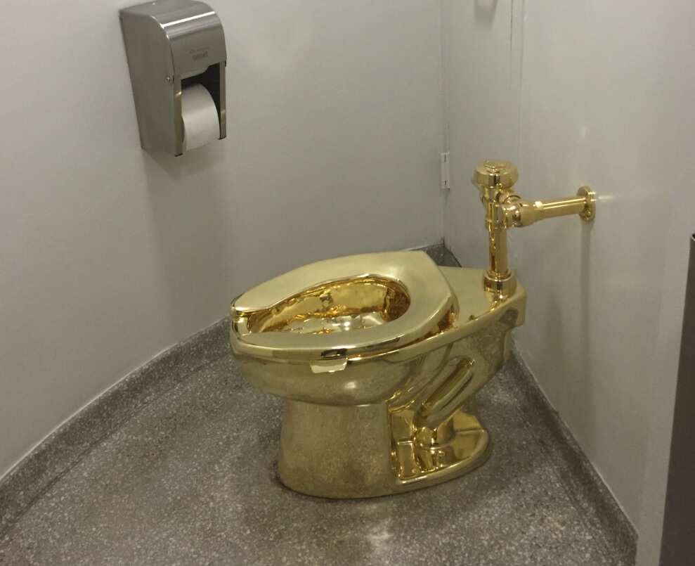 A fully functioning solid gold toilet, made by Italian artist Maurizio Cattelan, is going into public use at the Guggenheim Museum in New York 