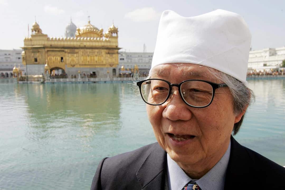 Tommy Koh has urged Singapore's gay community to challenge the country's sex ban.