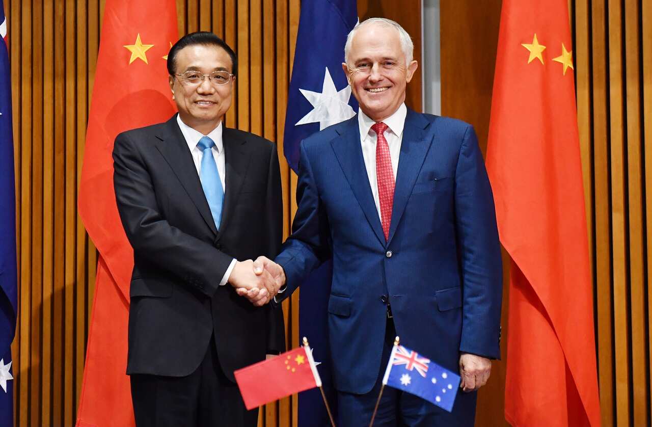 Premier of the State Council of the People's Republic of China Li Keqiang (left) and Australia's Prime Minister Malcolm Turnbull at a signing ceremony in Canberra, Friday, March 24, 2017. (AAP Image/Mick Tsikas) NO ARCHIVING