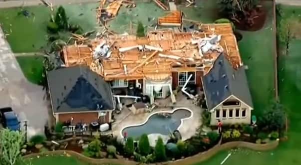 Neighbourhoods in Elk City, Oklahoma lay in ruins.