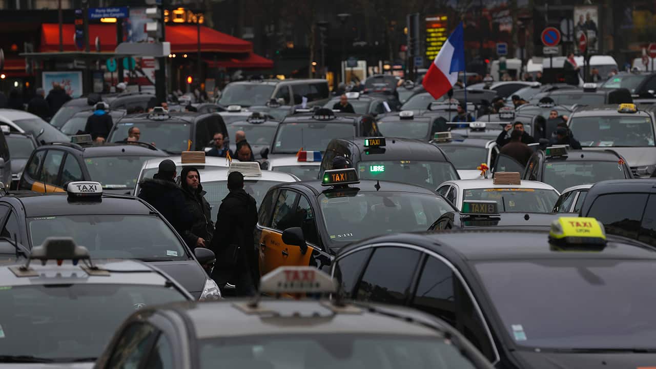 Taxi drivers protest in paris