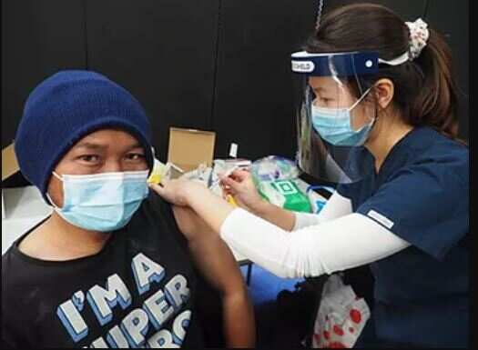 Utopia nurse Juliette Moe vaccinating a client.