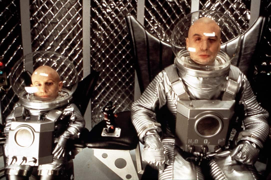 1999: Verne Troyer with Austin Powers in 'The Spy Who Shagged Me'.