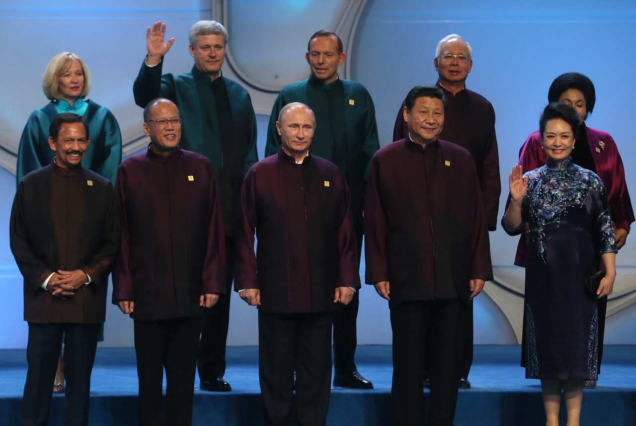 He's behind you, Vlad! (EPA/SERGEI ILNITSKY)