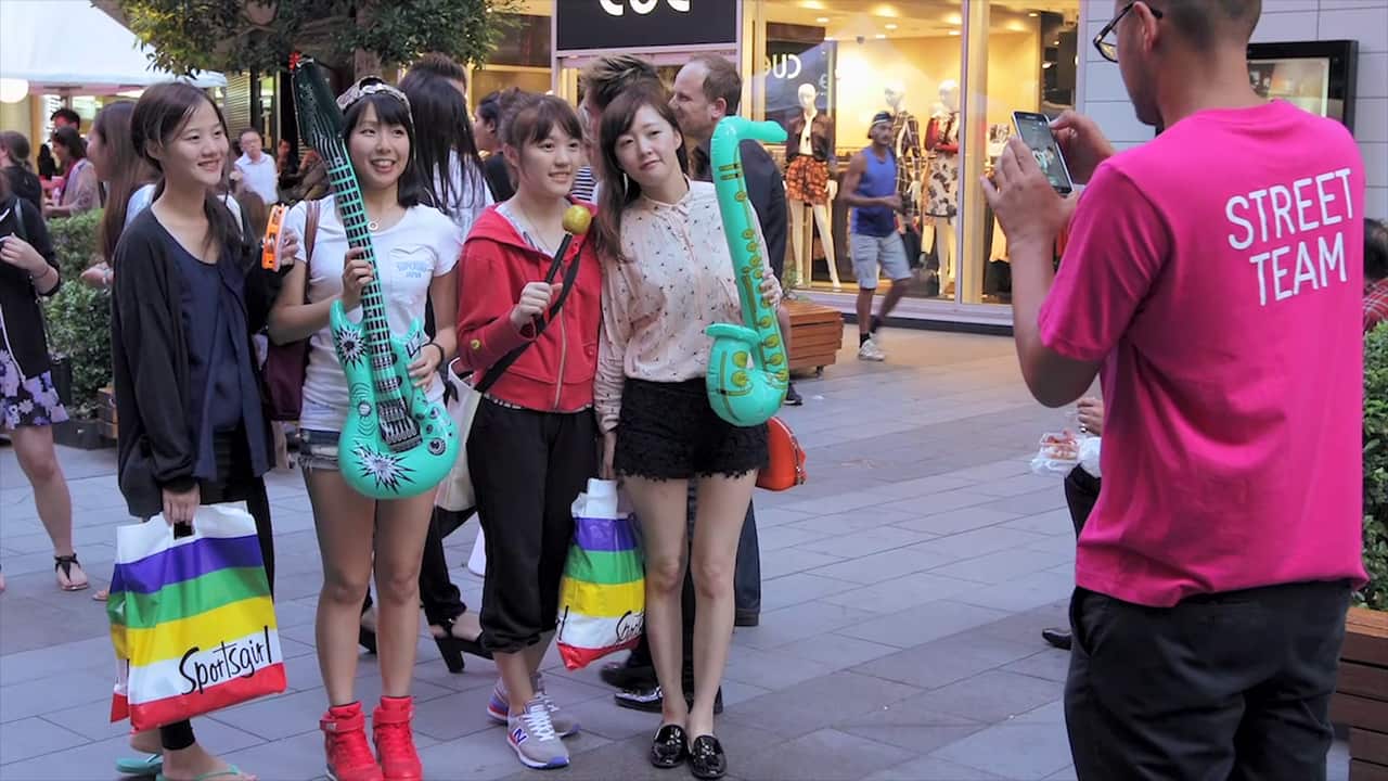 MultiConnexions consults on multicultural campaigns for corporate and government bodies.