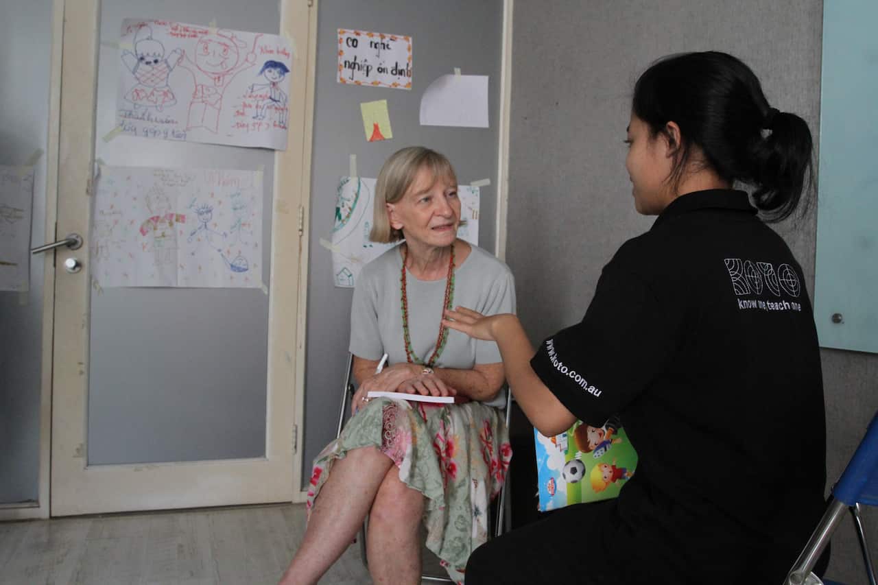 A KOTO student practices job interviewing skills in English with American volunteer Mary Lee Caldwell. (Nathan Taylor/SBS)