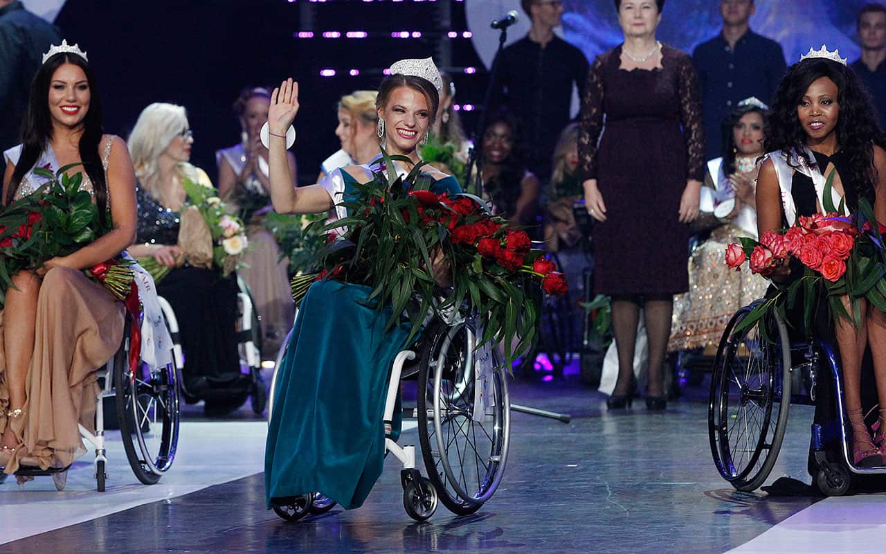 Miss Belarus Aleksandra Chichikova greets the audience.