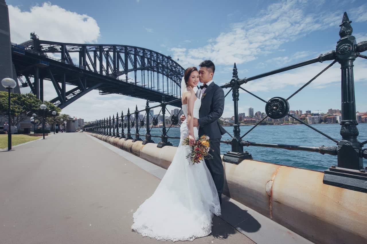 Lina Xing and Wei Jiang have flown from Nanjing to Sydney for their pre-wedding photos. 