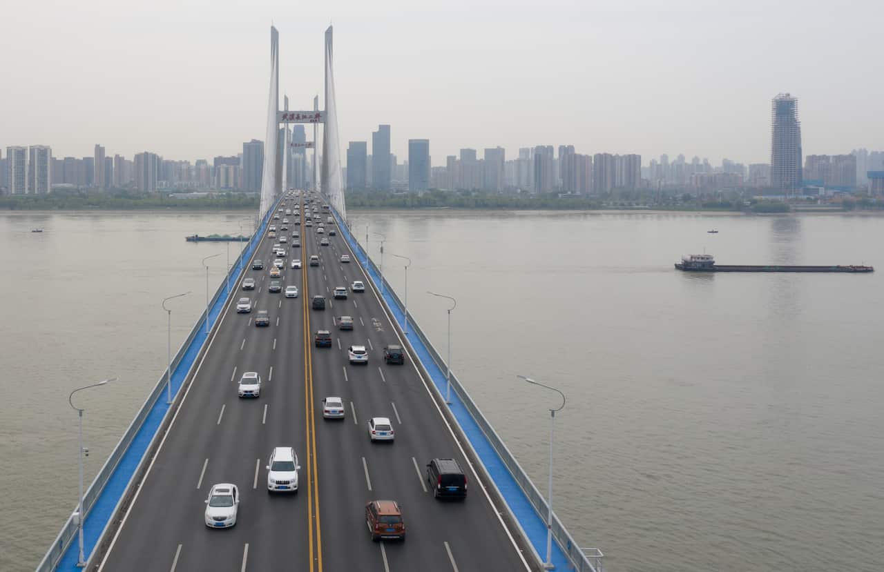 WUHAN, CHINA - APRIL 16, 2020 - Overlooking the vehicles on the Yangtze River Bridge, Wuhan's gradually restored urban traffic is increasingly busy. Wuhan, Hubei Province, China, April 16, 2020. (Photo by YFC / Costfoto/Sipa USA)