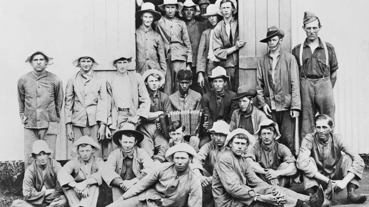 A group of recruits for the 9th Battalion in front of one of the huts at Enoggera Barracks in Brisbane, Queensland, 2018.  
