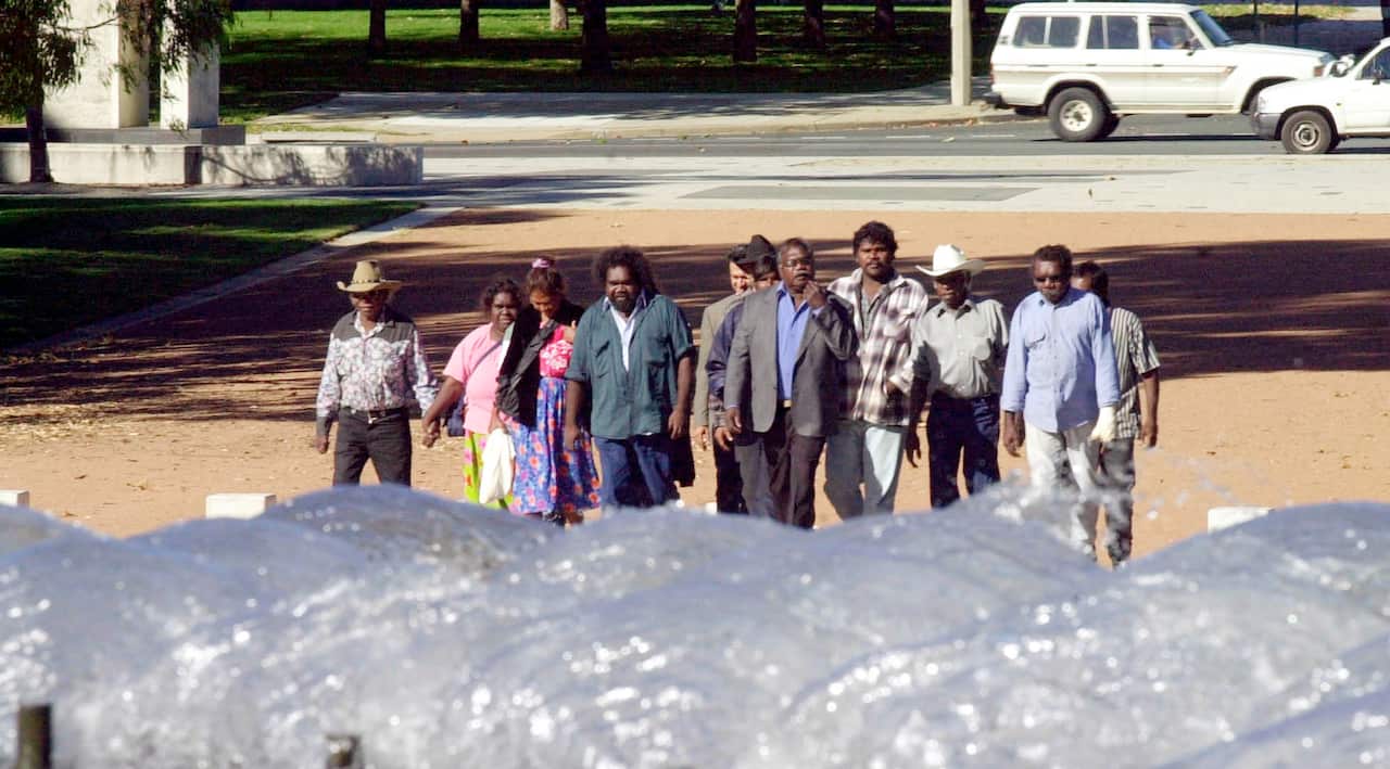 Canberra, March 6, 2001. Northern Land council chairman  Gallurwuy Yunipingu leads a group of aboriginals from East Kimberley to the High court in Canberra for the start of native title appeal  (AAP Image/Alan Porritt) NO ARCHIVING