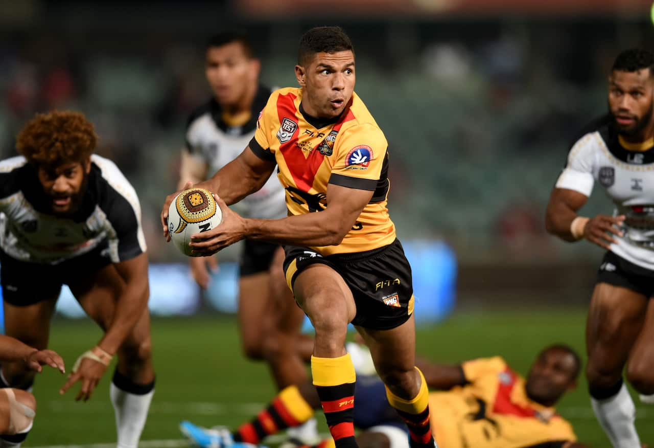David Mead of the Kumuls makes a break during the Pacific Test between the Fijian Bati and the Papau New Guinea Kumuls at Pirtek Stadium in Sydney, Saturday, May 7, 2016. (AAP Image/Brendan Esposito) NO ARCHIVING, EDITORIAL USE ONLY