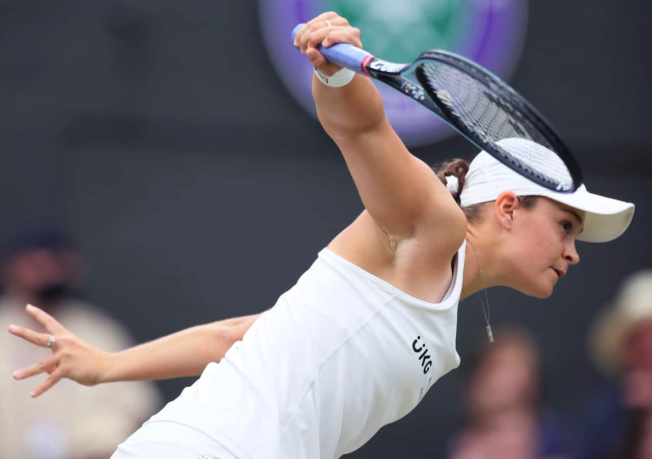 Barty beats Tomljanović