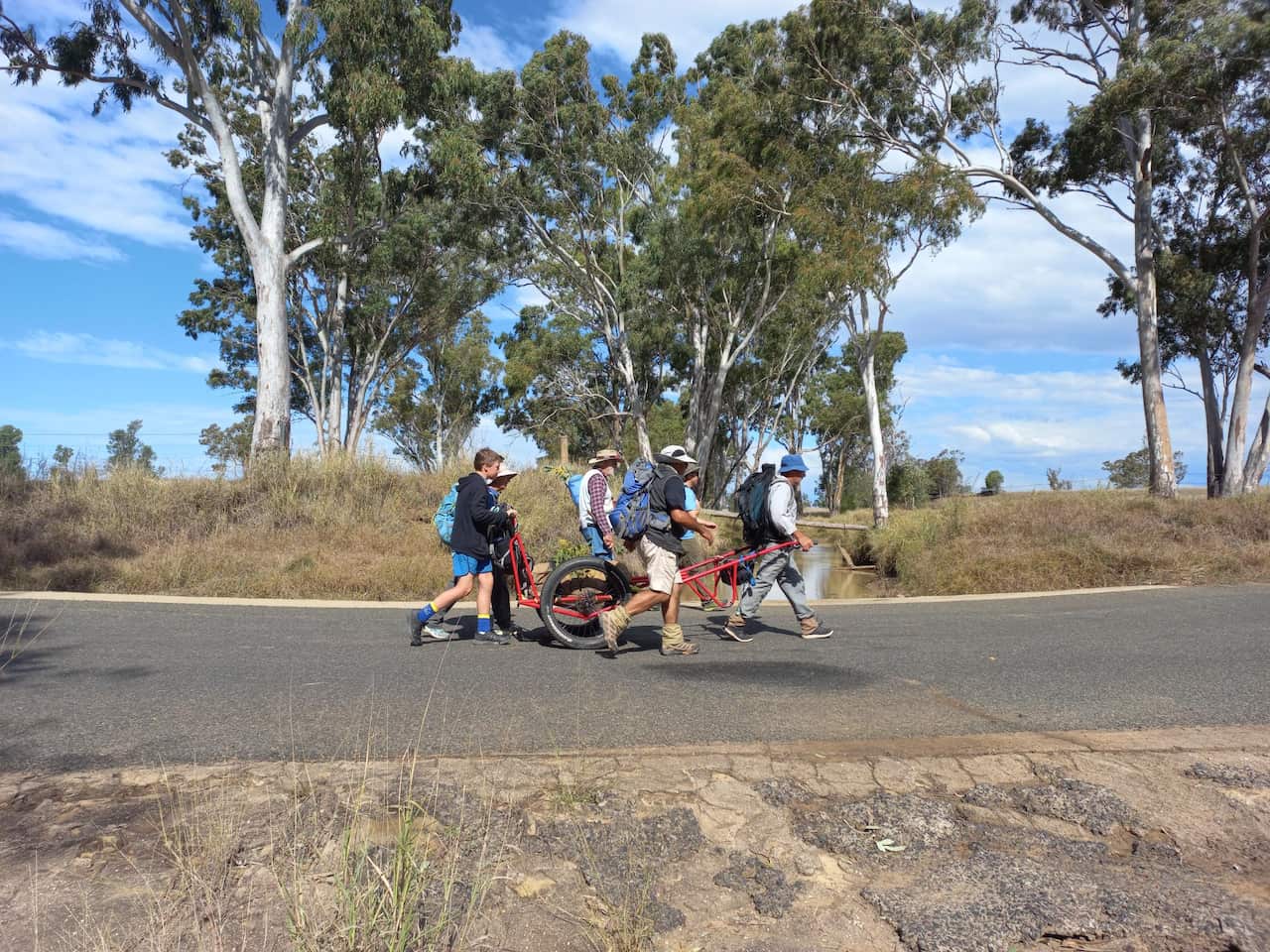 Walkers returning the Star of Taroom back to Country.