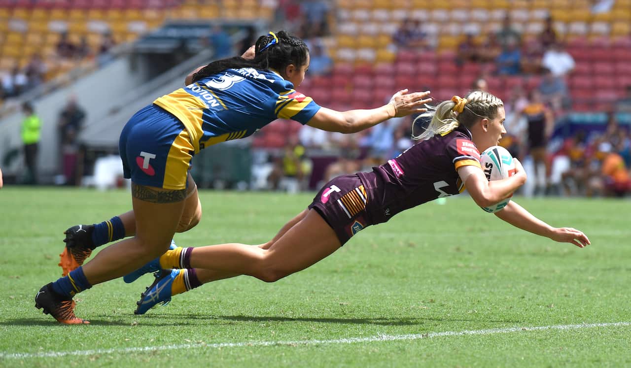 Shenae Ciesiolka (right) of the Broncos scores a try during the Round 5 NRLW match between the Brisbane Broncos and the Parramatta Eels at Suncorp Stadium, Brisbane, Sunday, March 27, 2022.  (AAP Image/Darren England) NO ARCHIVING, EDITORIAL USE ONLY