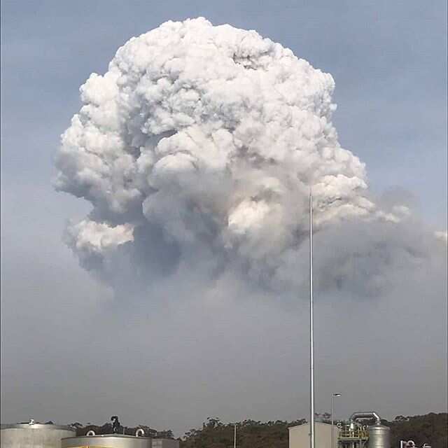 A massive smoke cloud rising out from Gospers Mountain. 