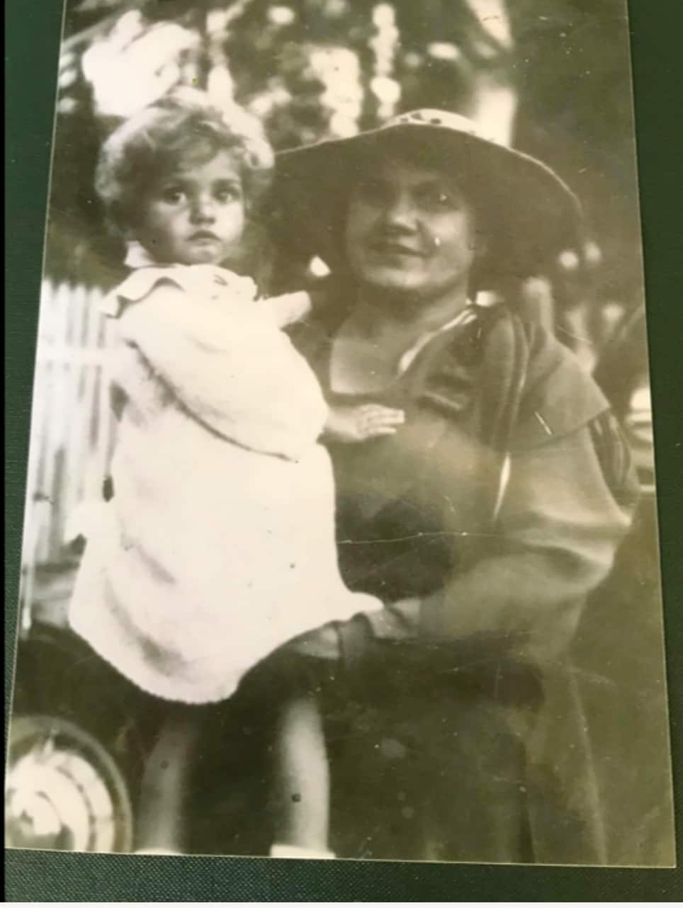 Aunty Joan Winch was one of three children. 