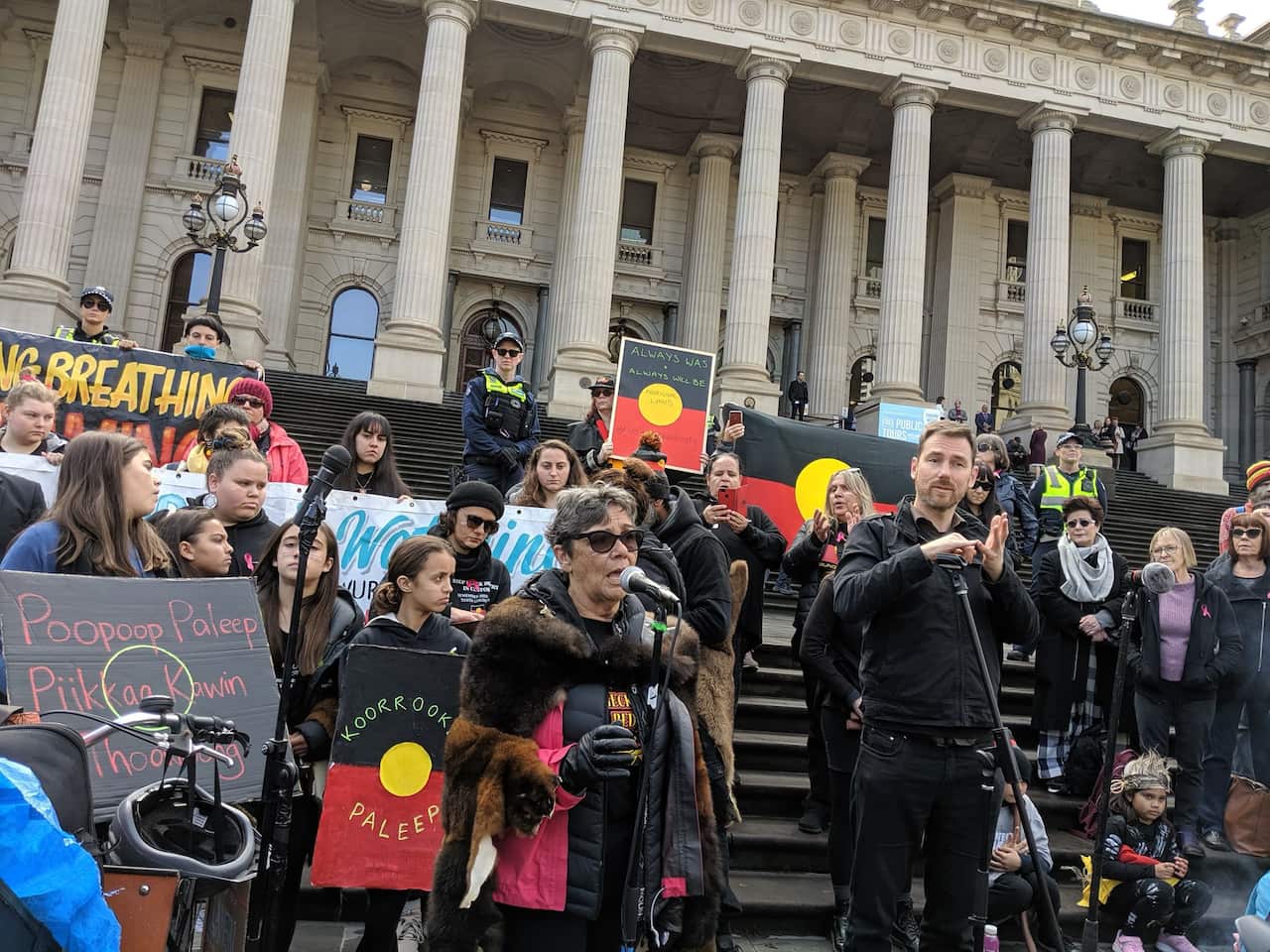 Aunty Marjorie Thorpe addresses crowd at Djab Wurrung protest