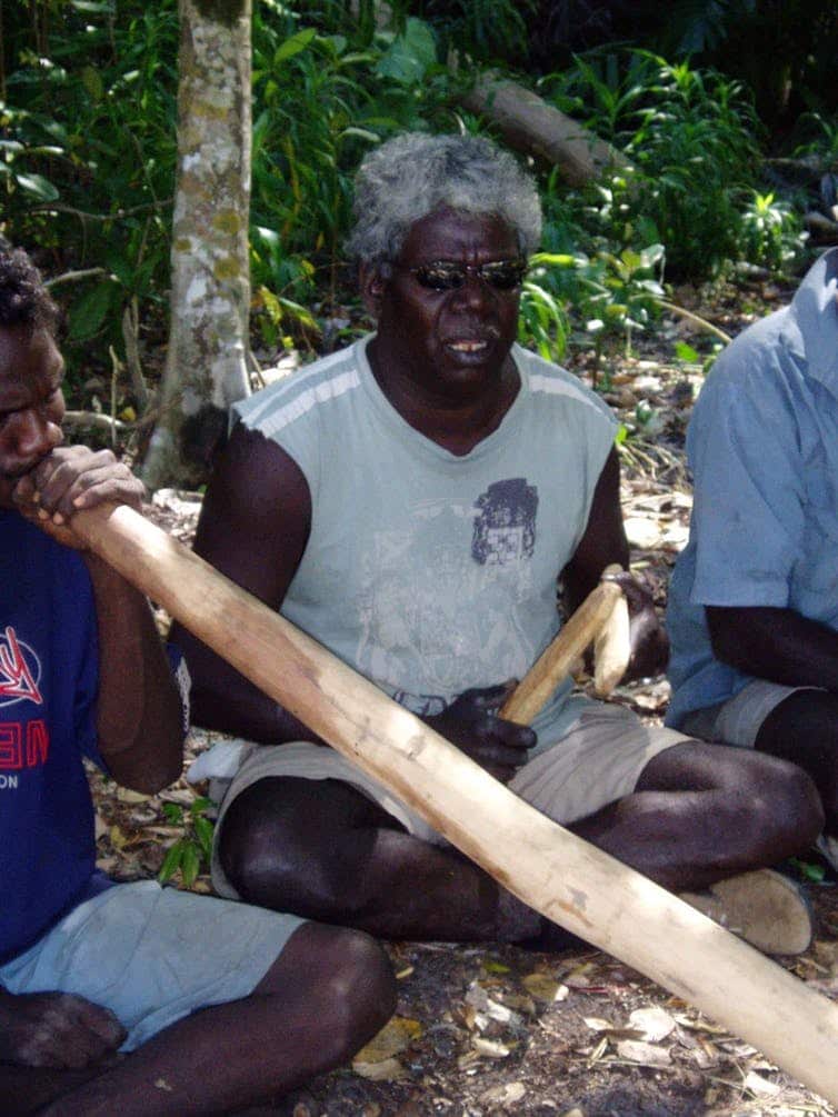 Gumbula sings his hereditary Manikay
