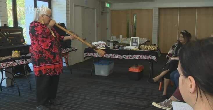Hinewirangi Kohu-Morgan playing the Pūkaea in her workshops
