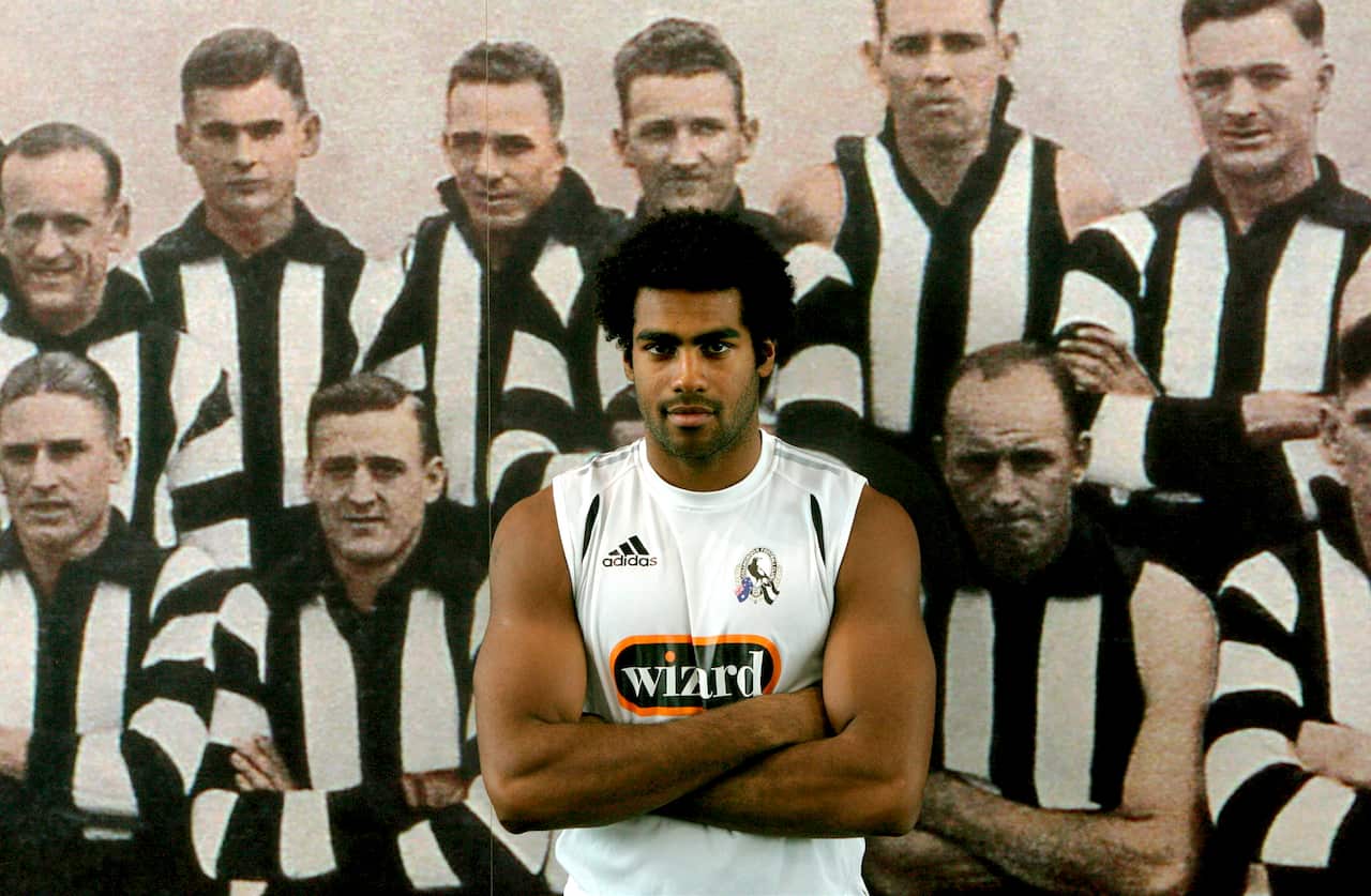 Collingwood's Harry O'Brien and the clubs 1938 premiership team.  March 20th 2007. THE AGE Picture by JOHN DONEGAN