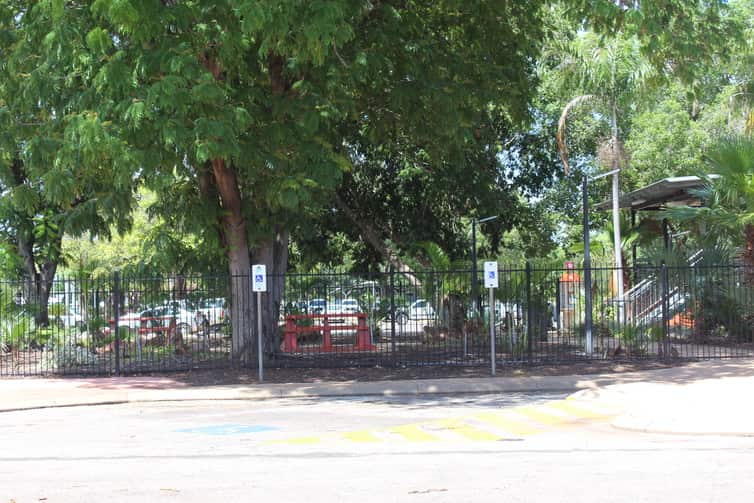 Fenced seating area at Katherine Tourist Information Centre.