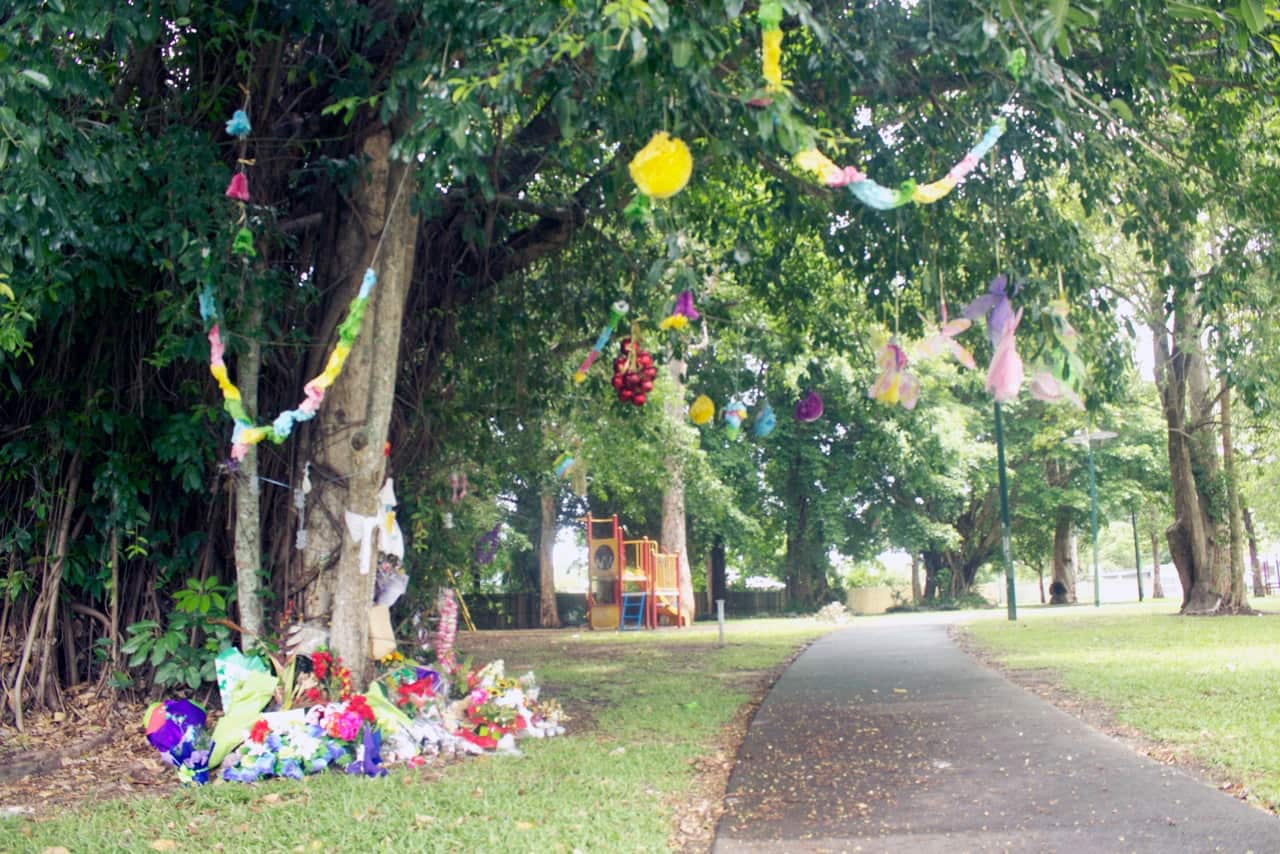 photo_1_floral_tribute_world_news_myles_morgan2.jpg