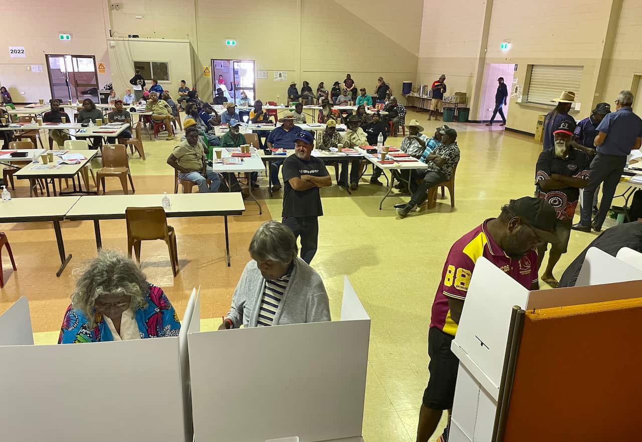 Delegates voting for the new leadership of the Central Land Council in Tennant Creek 