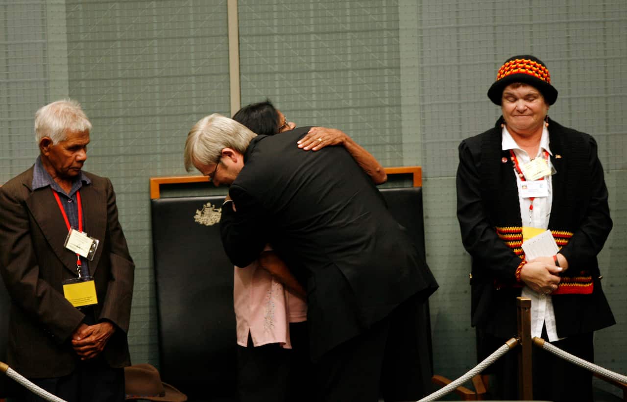 Prime Minister Kevin Rudd (centre) greets indigenous representative
