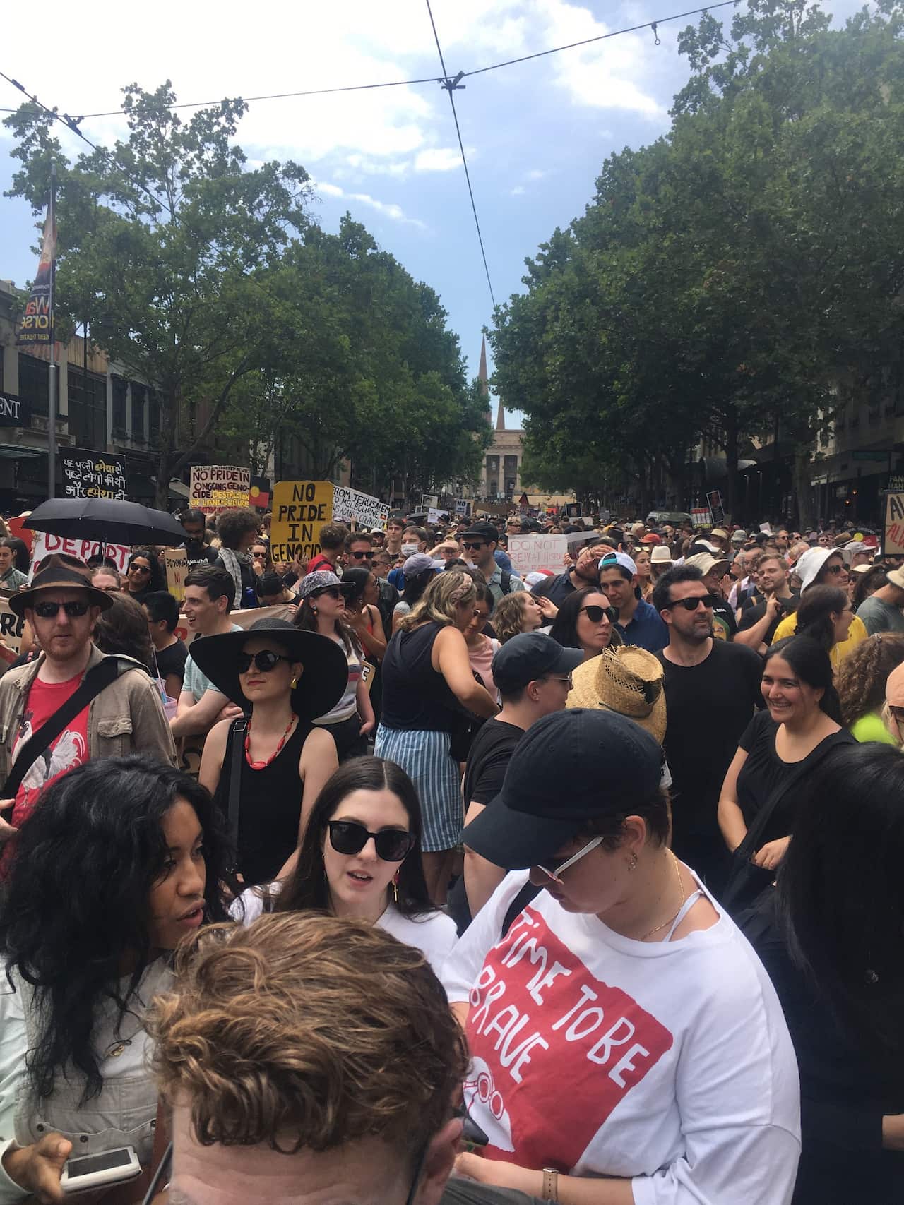 The Melbourne Invasion Day rally was briefly held up while the head of the march entered Swanston Street. 