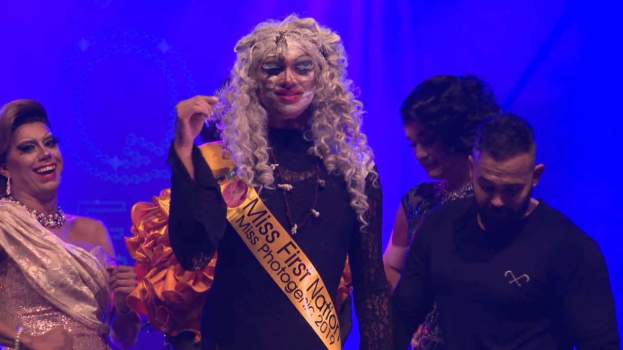 Bidjara/Kullali performer Sarah Moany performed in face paint, incorporating traditional dance movements with a banging musical mash-up. 