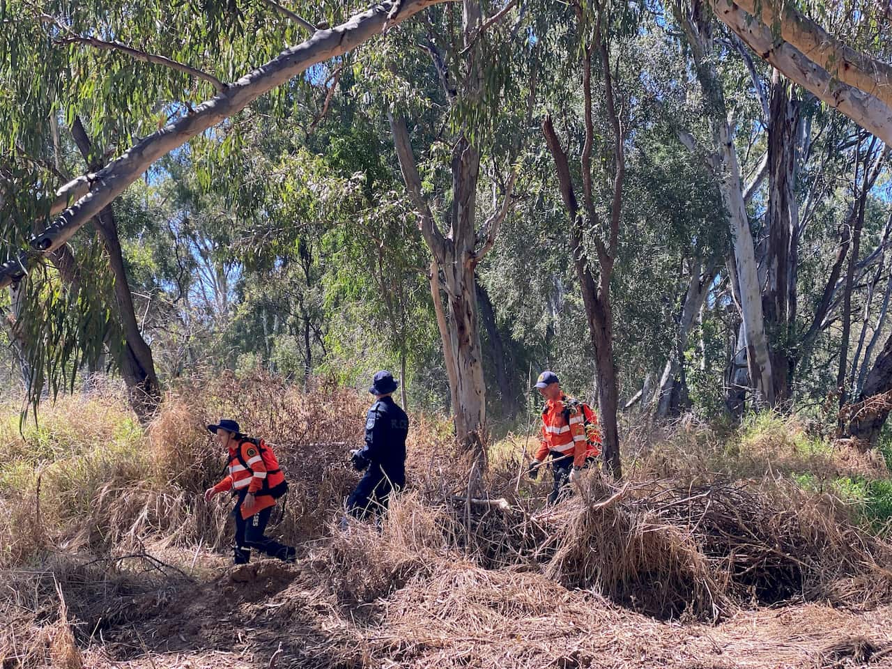 Authorities search rugged bushland for Gordon Copeland