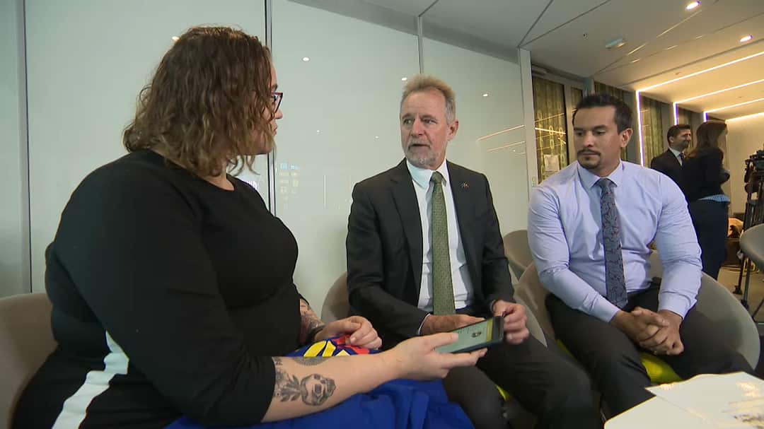 IT honours students and app creators Amy Woods and Michael Mieni with Minister for Indigenous Affairs Nigel Scullion