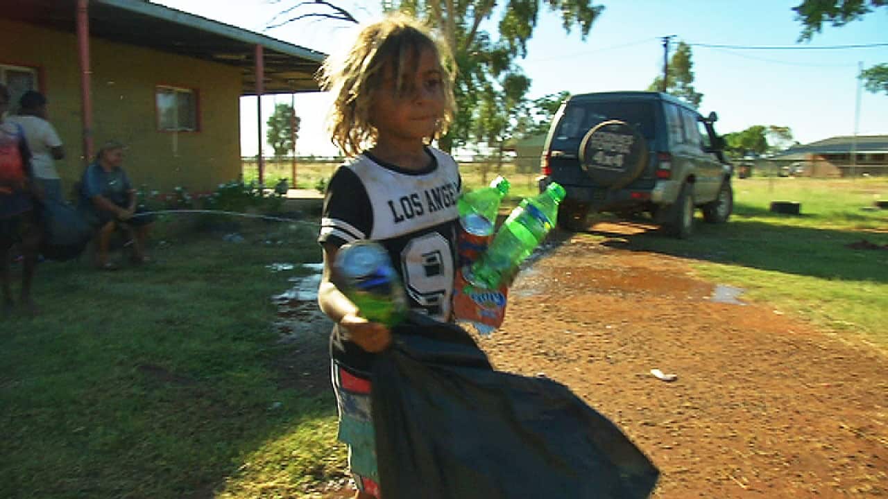 Mount Liebig child picks up rubbish