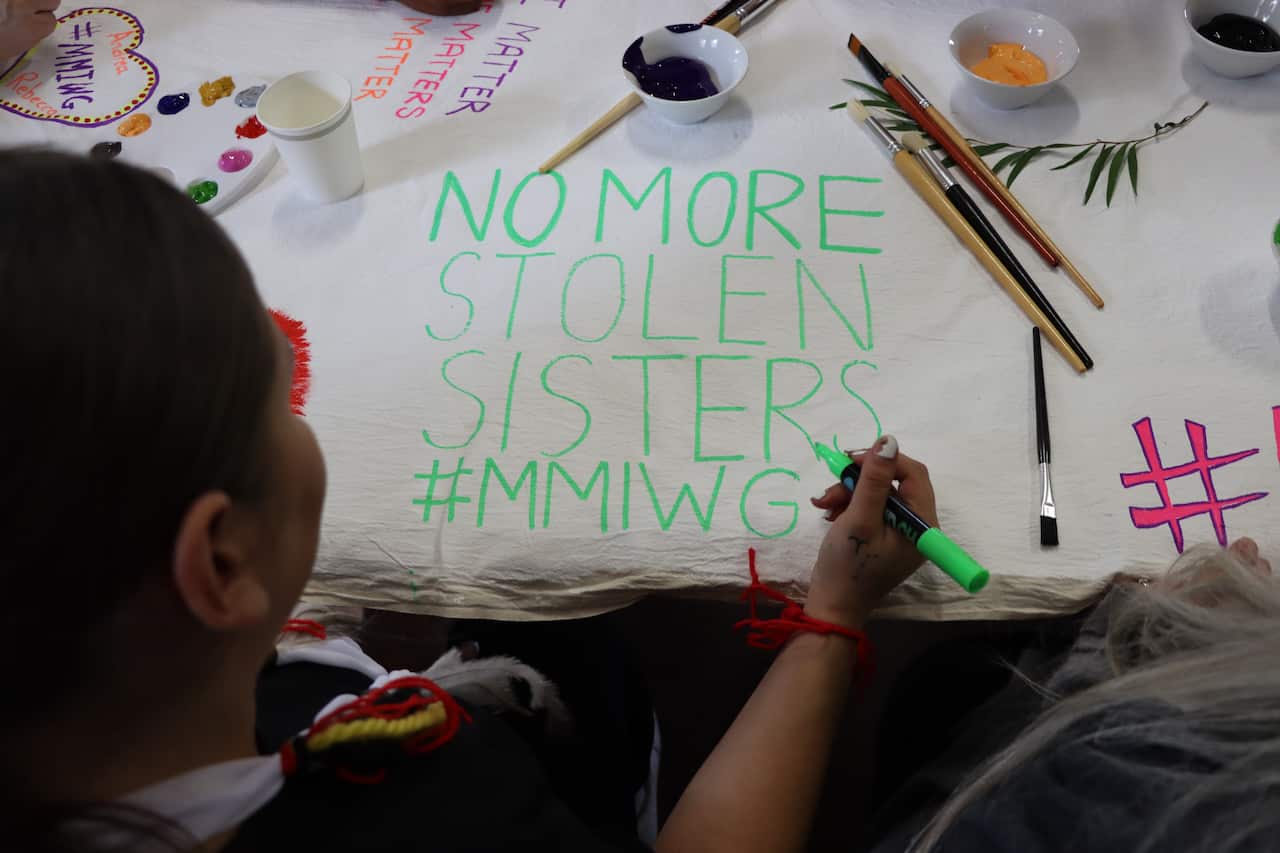 No more stolen sisters - a woman draws a banner