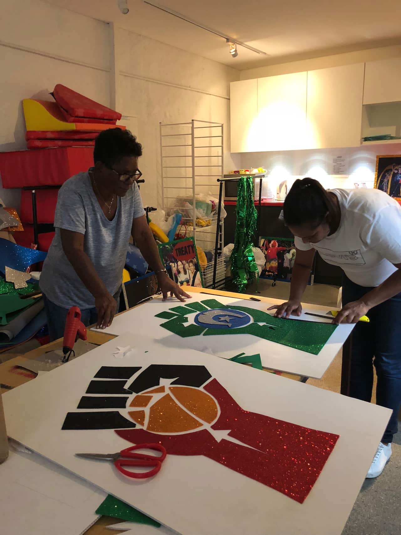 Volunteers design decorations for the First Nations float, 2018